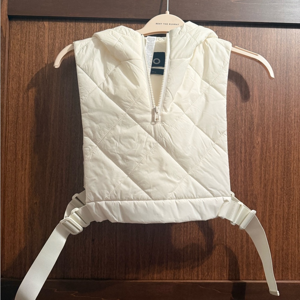ALO Yoga Cropped Vest with Hood - Picture 5 of 6